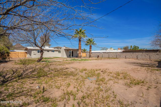 5547 S Meadowlark Avenue, Tucson, AZ 85746