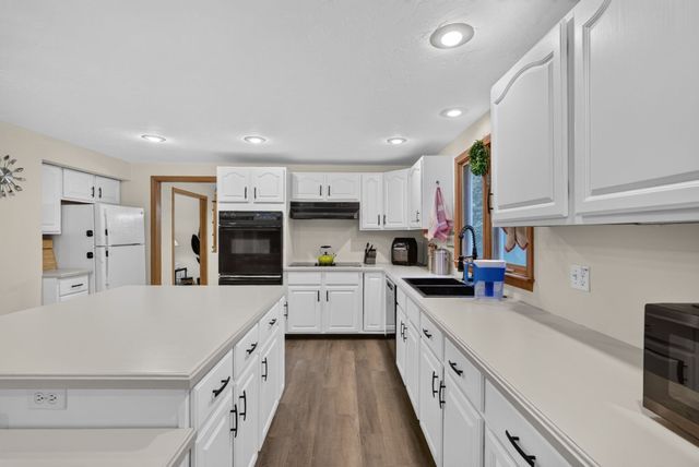 10 Fairway Dr, Groton, MA 01450