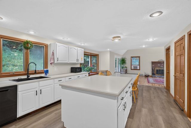 10 Fairway Dr, Groton, MA 01450