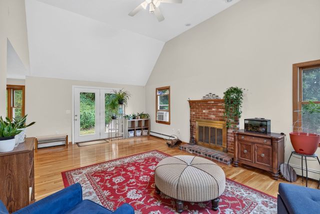 10 Fairway Dr, Groton, MA 01450