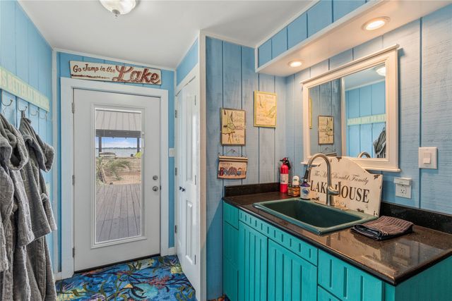 553 Arrowwood Beach Road, Trinidad, TX 75163
