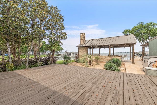 553 Arrowwood Beach Road, Trinidad, TX 75163