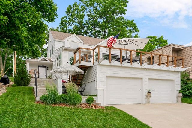252 Apache Trail W, Lake Quivira, KS 66217