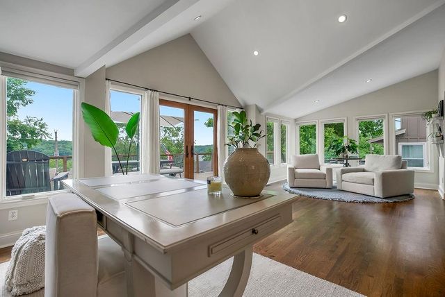 252 Apache Trail W, Lake Quivira, KS 66217