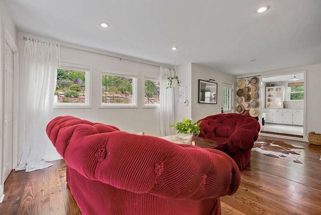 252 Apache Trail W, Lake Quivira, KS 66217