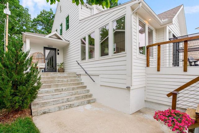 252 Apache Trail W, Lake Quivira, KS 66217
