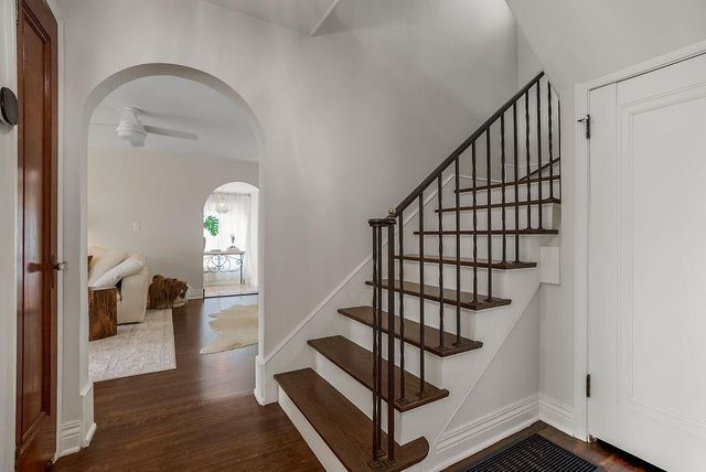 252 Apache Trail W, Lake Quivira, KS 66217