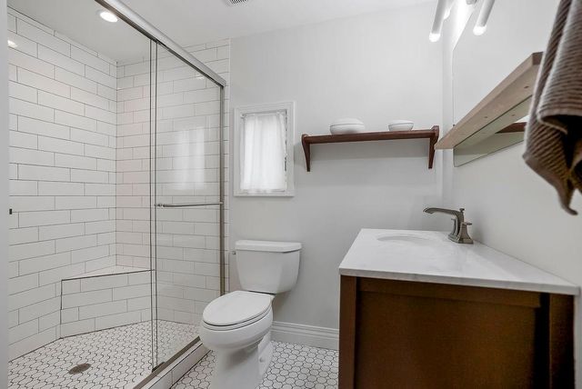 252 Apache Trail W, Lake Quivira, KS 66217