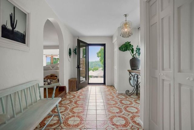 252 Apache Trail W, Lake Quivira, KS 66217