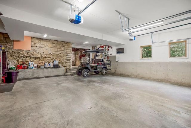 252 Apache Trail W, Lake Quivira, KS 66217