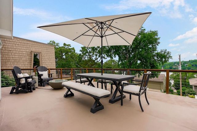 252 Apache Trail W, Lake Quivira, KS 66217