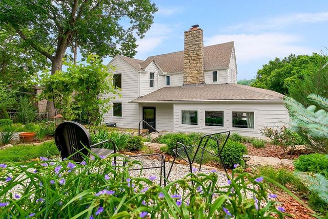 252 Apache Trail W, Lake Quivira, KS 66217