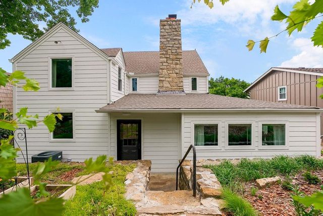 252 Apache Trail W, Lake Quivira, KS 66217