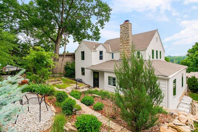 252 Apache Trail W, Lake Quivira, KS 66217