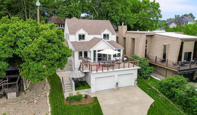 252 Apache Trail W, Lake Quivira, KS 66217