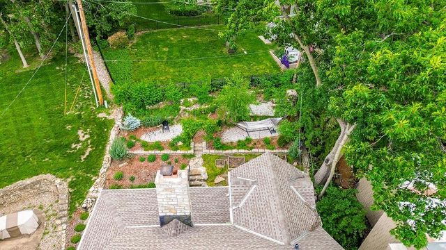 252 Apache Trail W, Lake Quivira, KS 66217