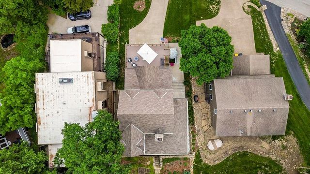 252 Apache Trail W, Lake Quivira, KS 66217