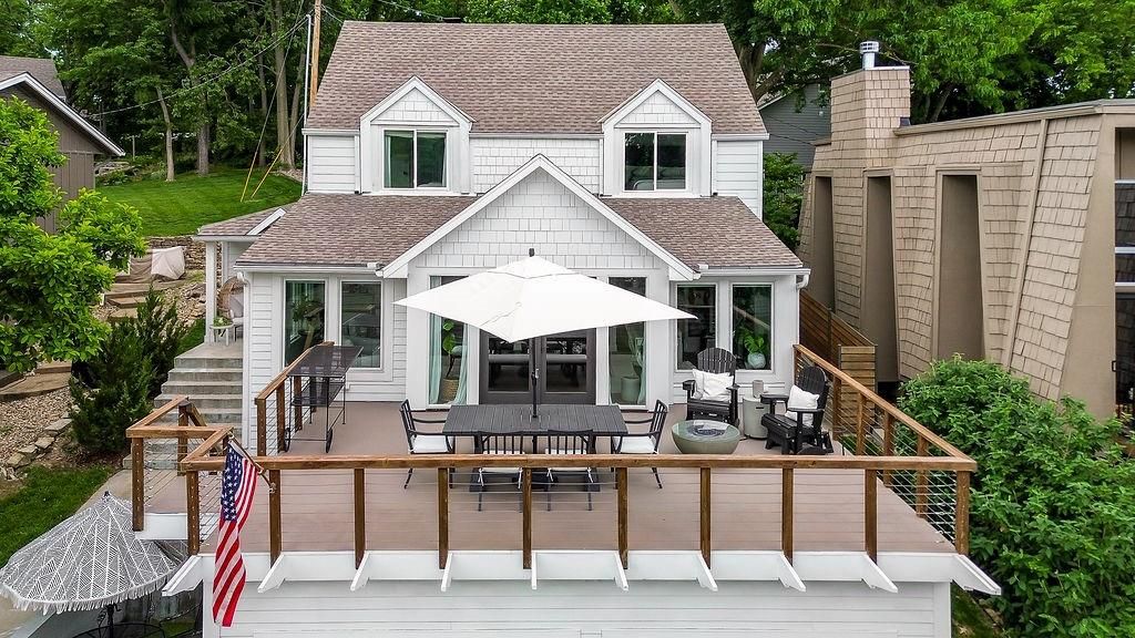 252 Apache Trail W, Lake Quivira, KS 66217