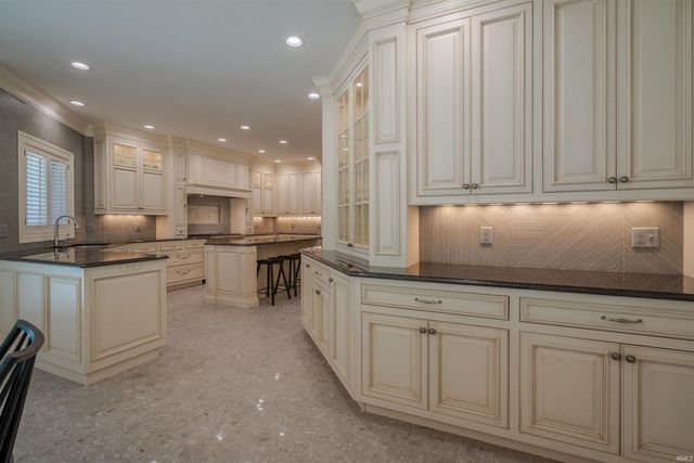 620 Winterwood Drive, Evansville, IN 47715