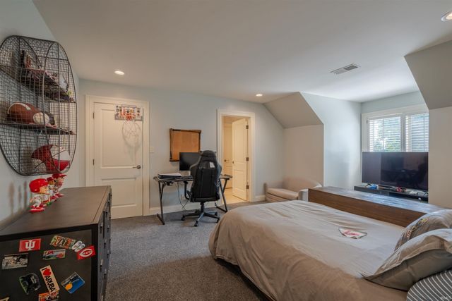 620 Winterwood Drive, Evansville, IN 47715