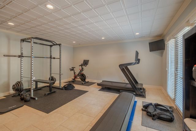 620 Winterwood Drive, Evansville, IN 47715