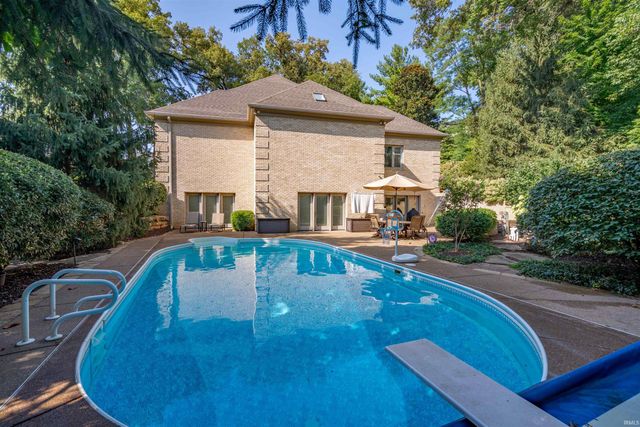 620 Winterwood Drive, Evansville, IN 47715