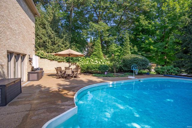 620 Winterwood Drive, Evansville, IN 47715