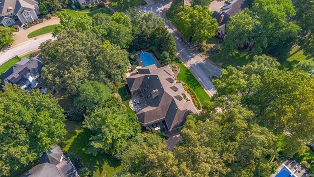 620 Winterwood Drive, Evansville, IN 47715