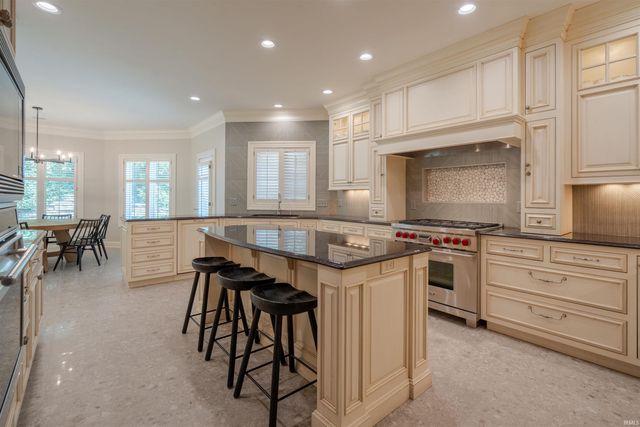 620 Winterwood Drive, Evansville, IN 47715