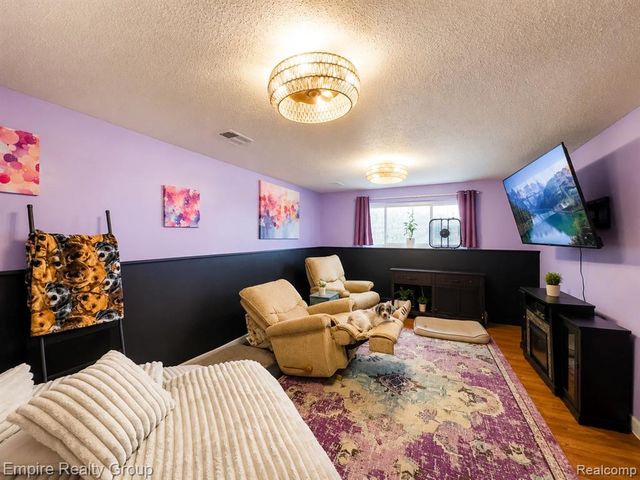 2716 Sinclair Avenue, Waterford, MI 48328