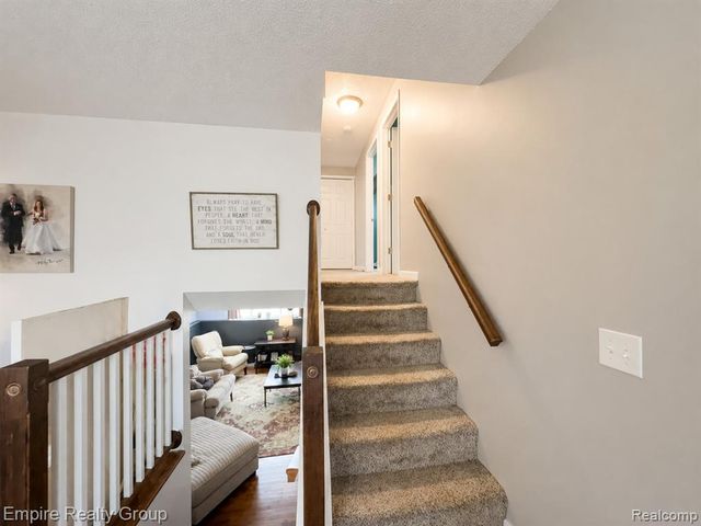 2716 Sinclair Avenue, Waterford, MI 48328