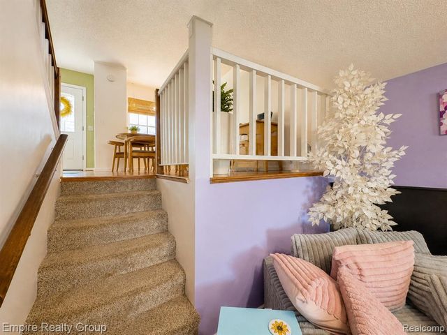 2716 Sinclair Avenue, Waterford, MI 48328