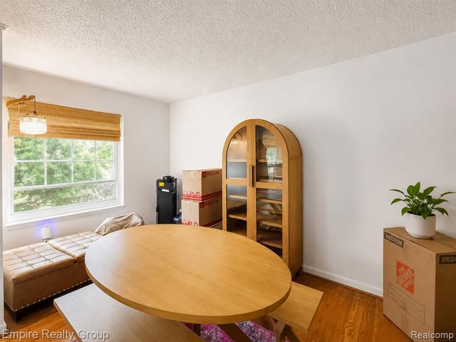 2716 Sinclair Avenue, Waterford, MI 48328