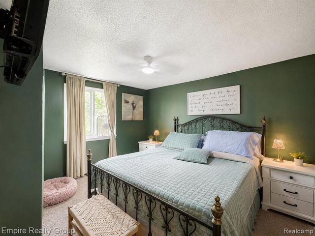 2716 Sinclair Avenue, Waterford, MI 48328