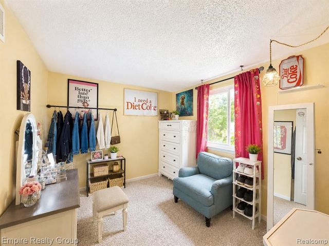 2716 Sinclair Avenue, Waterford, MI 48328