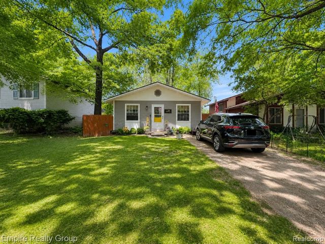 2716 Sinclair Avenue, Waterford, MI 48328