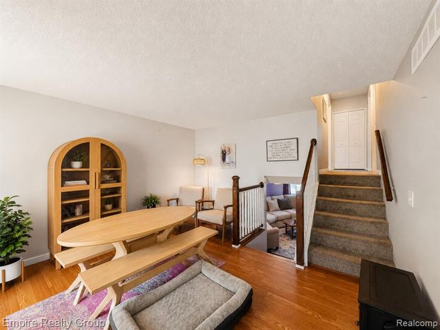 2716 Sinclair Avenue, Waterford, MI 48328