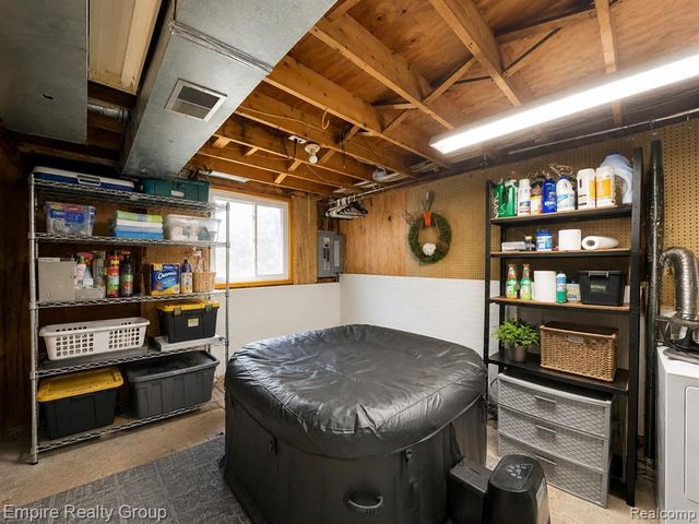 2716 Sinclair Avenue, Waterford, MI 48328