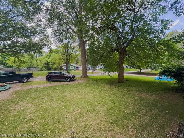 2716 Sinclair Avenue, Waterford, MI 48328