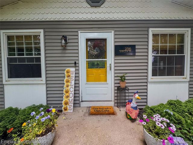 2716 Sinclair Avenue, Waterford, MI 48328