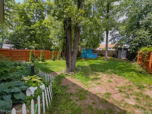 2716 Sinclair Avenue, Waterford, MI 48328