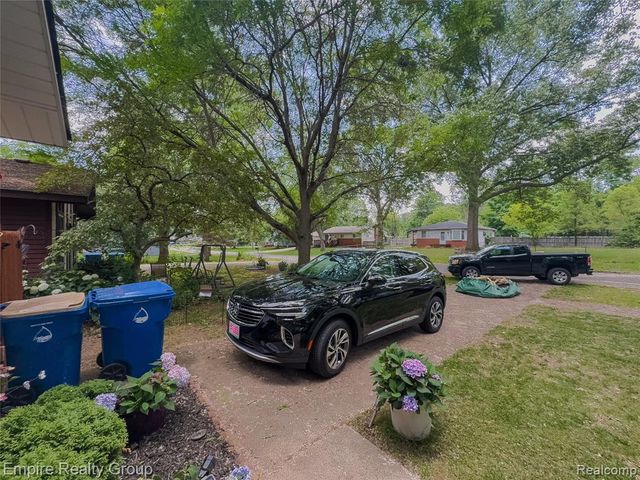 2716 Sinclair Avenue, Waterford, MI 48328