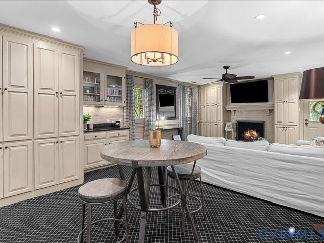 11821 Rothbury Dr, North Chesterfield, VA 23236