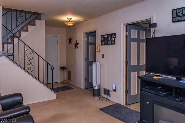 36 Deer Path Dr, Mount Olive Twp., NJ 07836