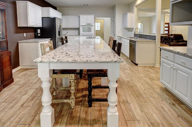 128 Moku Manu DR, Bastrop, TX 78602