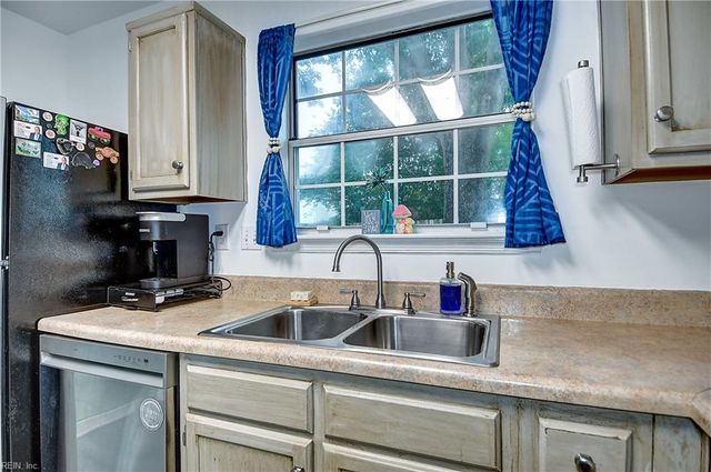 3603 Burns Ct, Virginia Beach, VA 23462