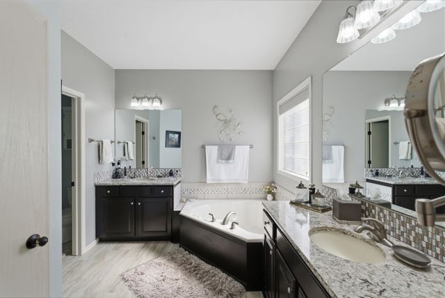 6610 W Ponderosa Cir, Wichita, KS 67217
