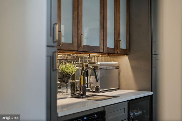 526 E THOMPSON ST, Philadelphia, PA 19125