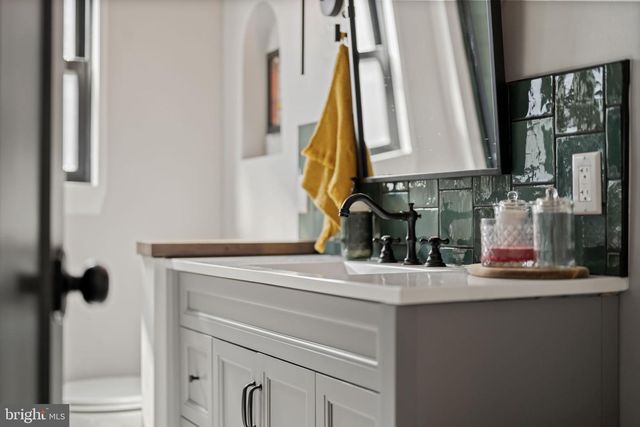 526 E THOMPSON ST, Philadelphia, PA 19125