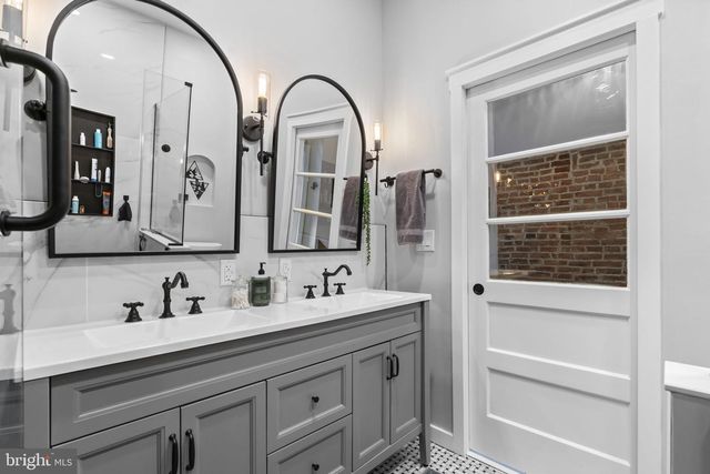 526 E THOMPSON ST, Philadelphia, PA 19125